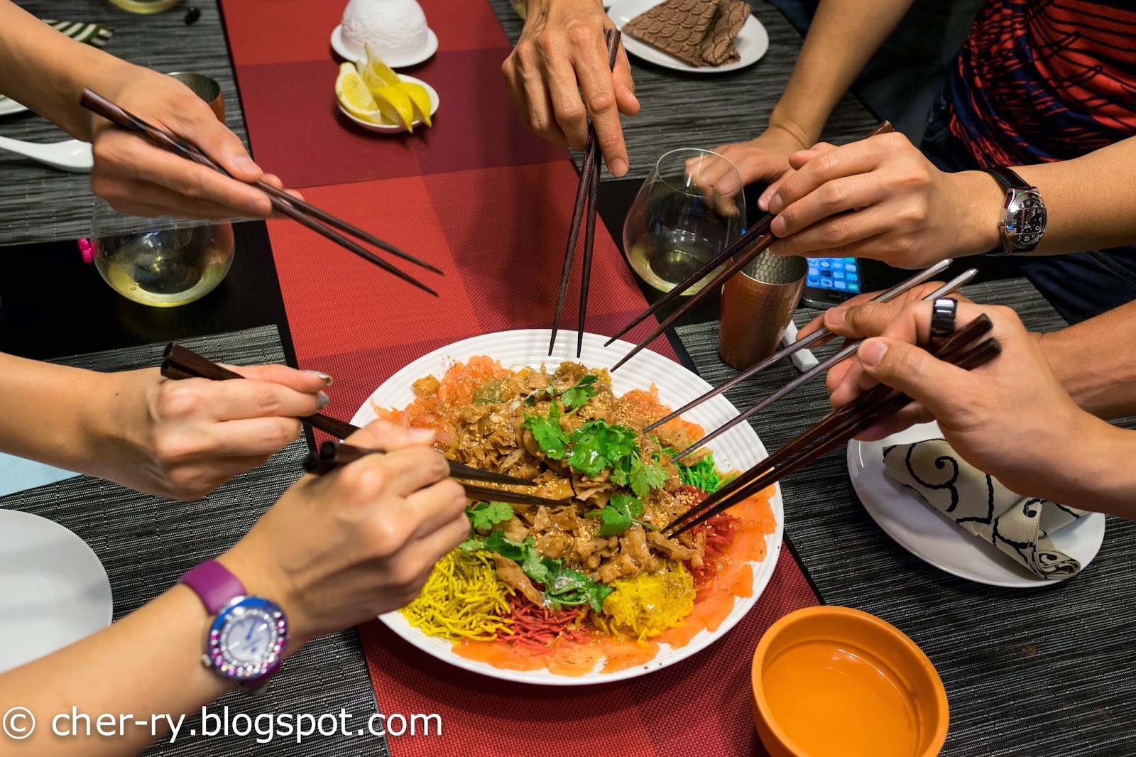 Life of a Lil Notti Monkey: Post-CNY Lap Mei Farn dinner LOU AH!!!!!! HUAT AH!!!!!! I thought everyone would be so sick of this but surprisingly every morsel of food on this plate were gone.